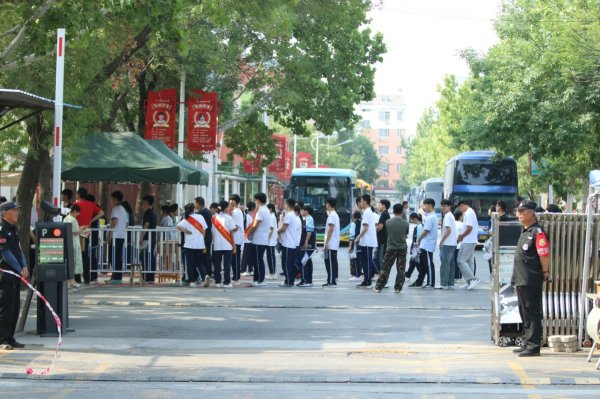 股管家 十年磨剑终成锋    少年逐梦正当时  ——在惠民县高考结束时送给奋力拼搏学子们的祝福语